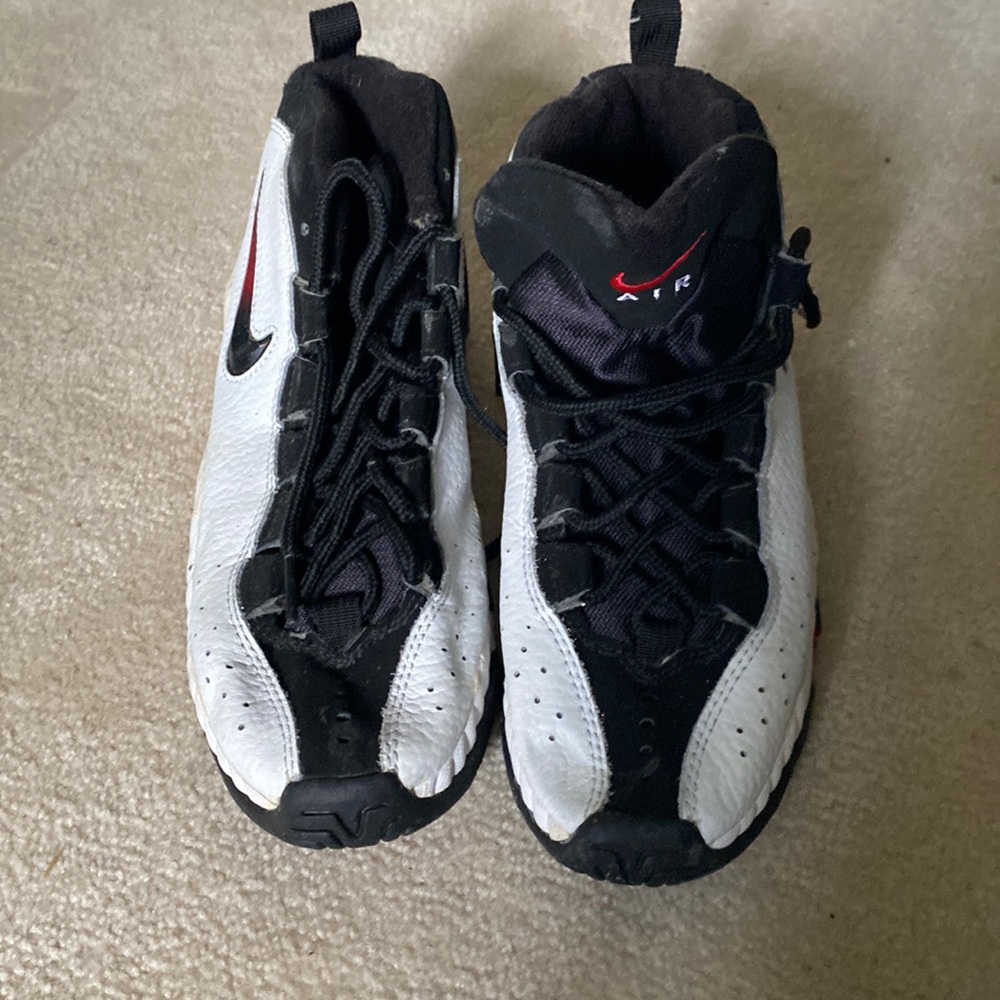 Nike B/W Sneakers. Good condition. Size 4 1/2.